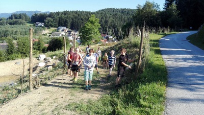 Auch die 4. Klasse der Volksschule war vor Ferienbeginn noch bei uns im Permakultur Garten.